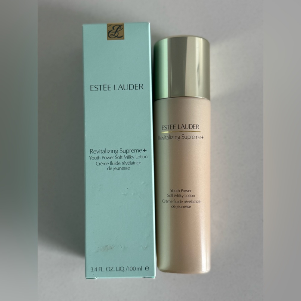 Estee Lauder Revitalizing Supreme+ Youth Lotion in Light